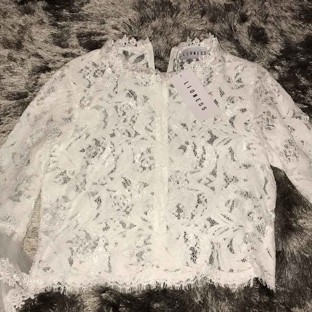 Lioness white lace crop. New with tags